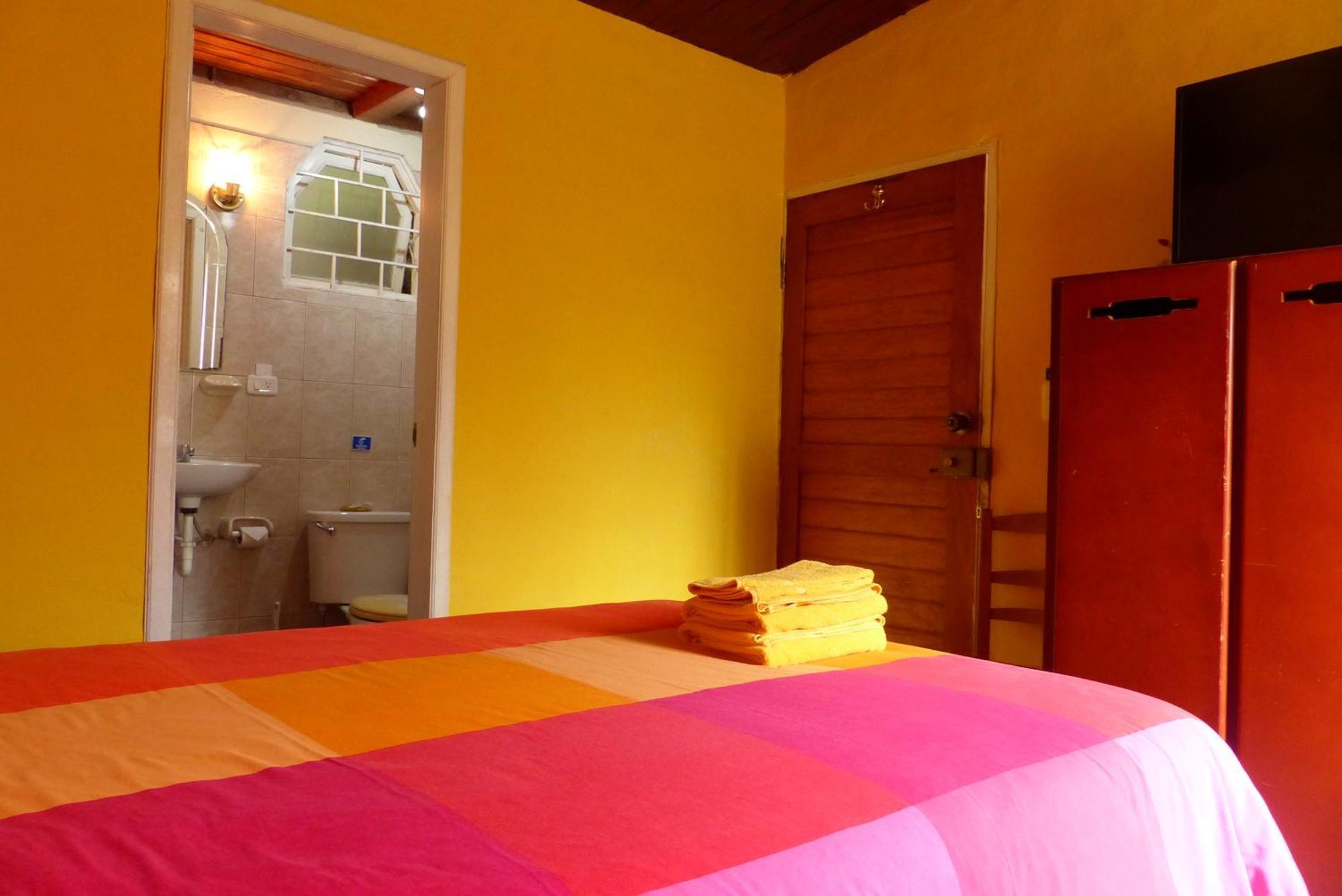 La Casa Amarilla Hotel Banos  Room photo