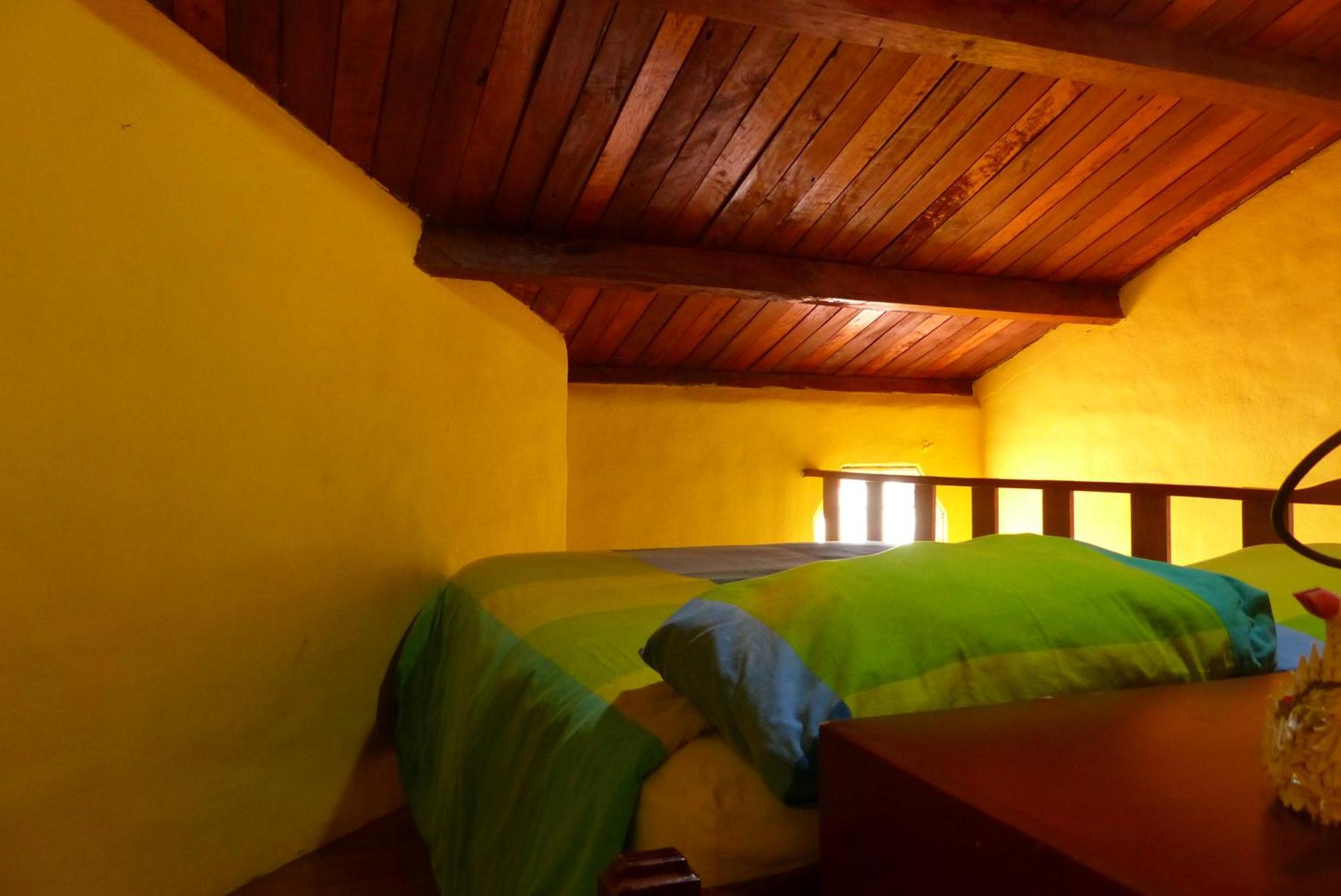 La Casa Amarilla Hotel Banos  Room photo
