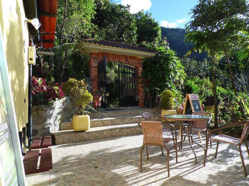 La Casa Amarilla Hotel Banos  Exterior photo